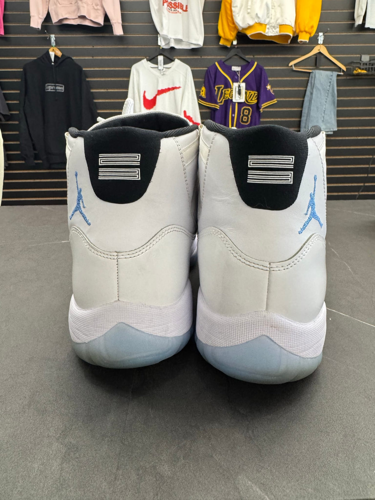 Jordan 11 Retro Legend Blue (2024)