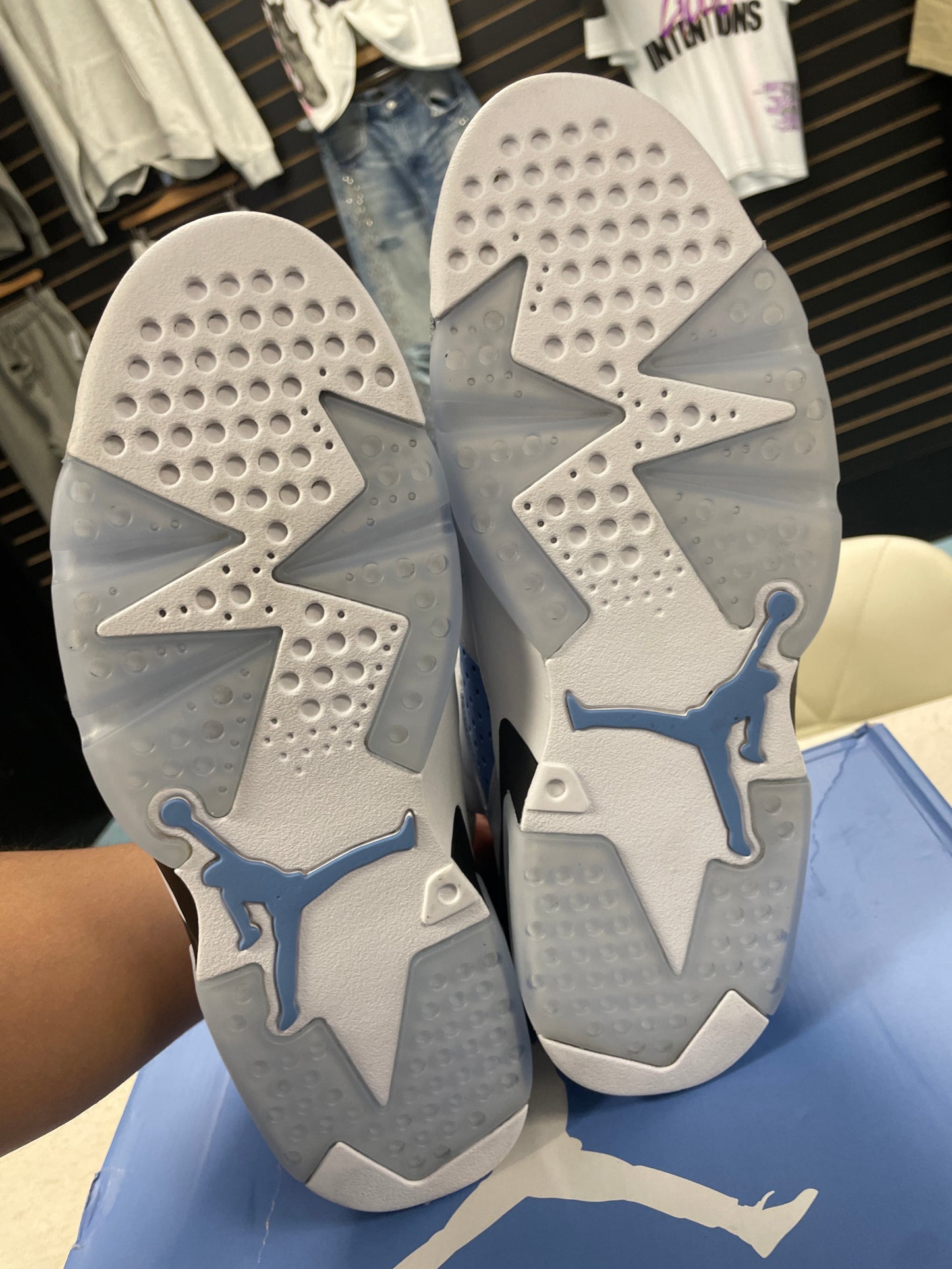 Size12 Jordan 6 UNC Pre Owned/W Box