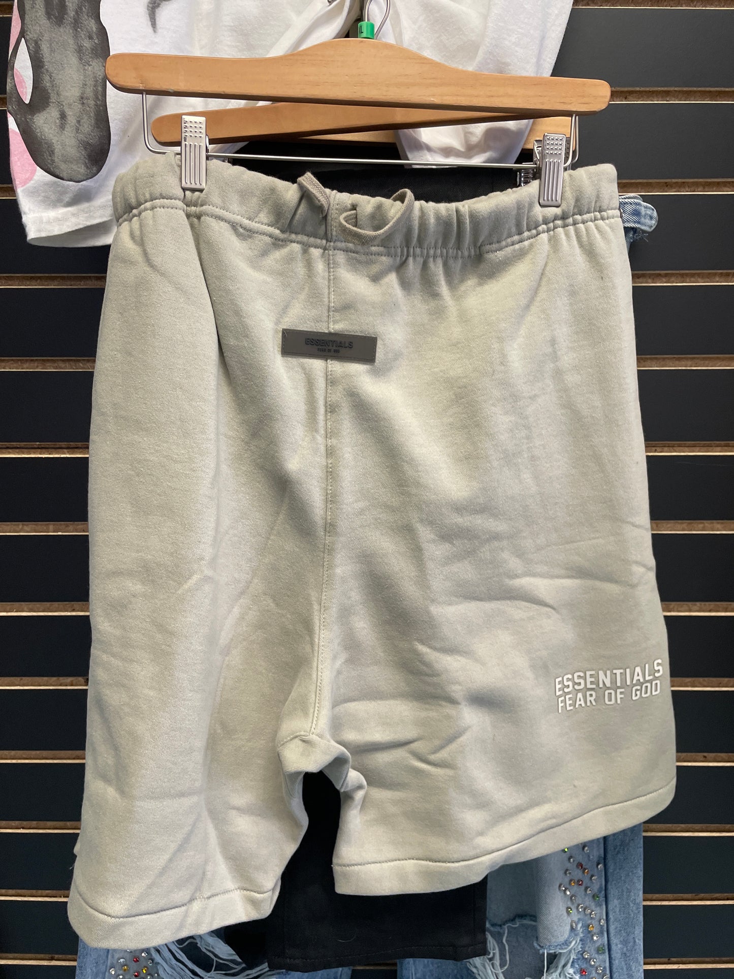 Size XL Essential Shorts Seal New