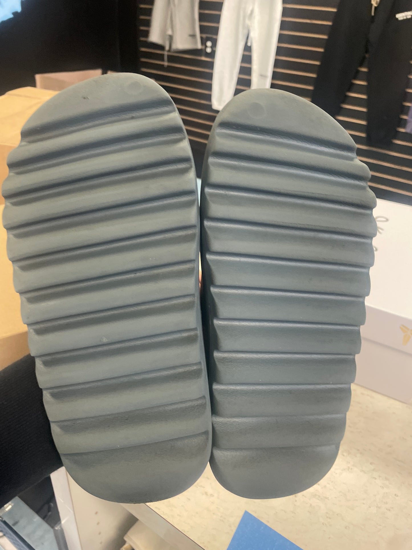 Size9 Adidas Yeezy Slide SLYNRN Pre Owned/W Box