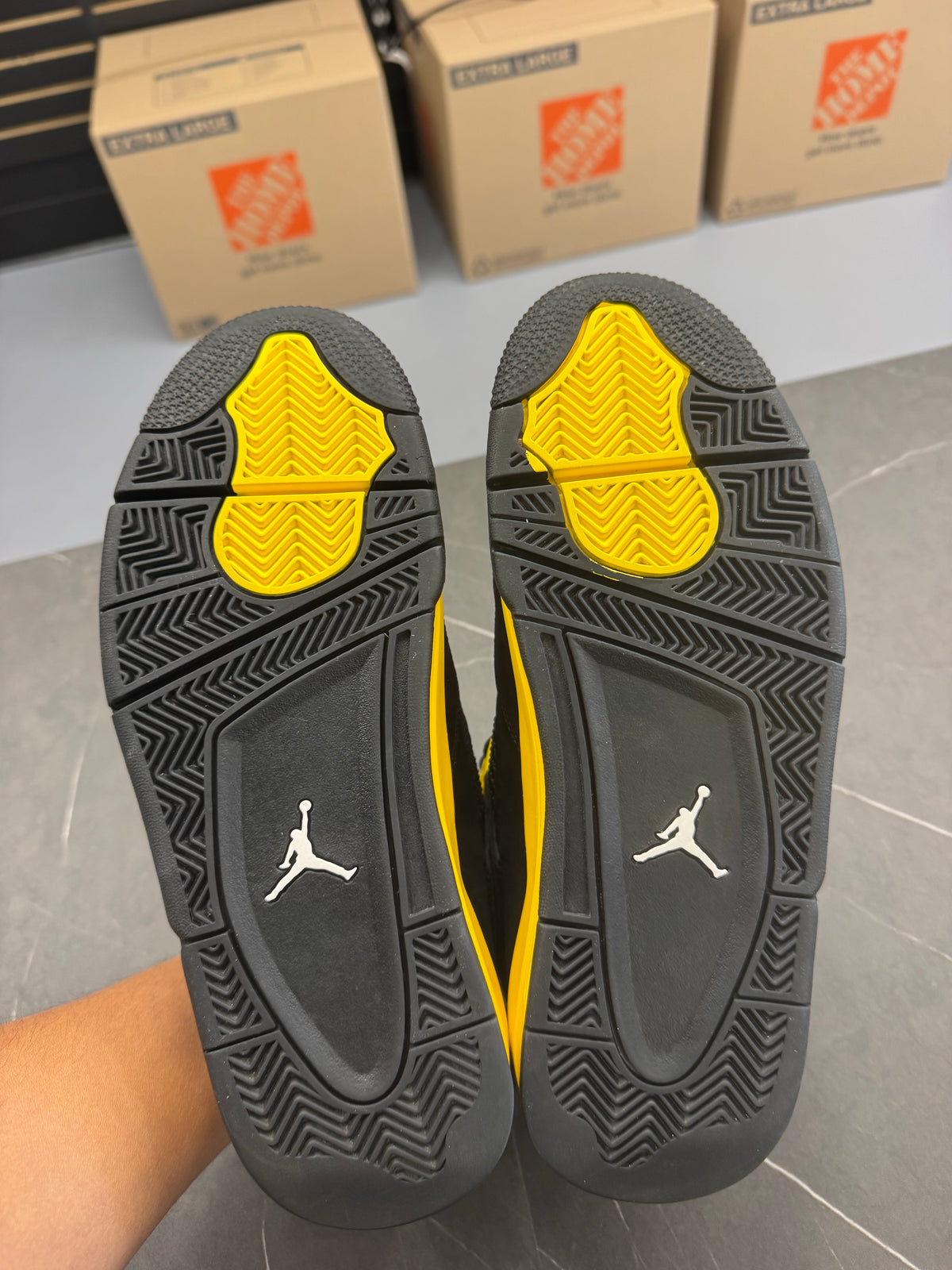 Jordan 4 Retro Thunder (2023)