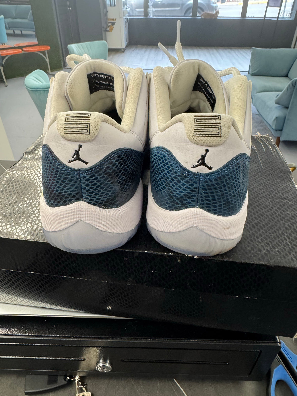 Jordan 11 Retro Low Snake Navy (2019)