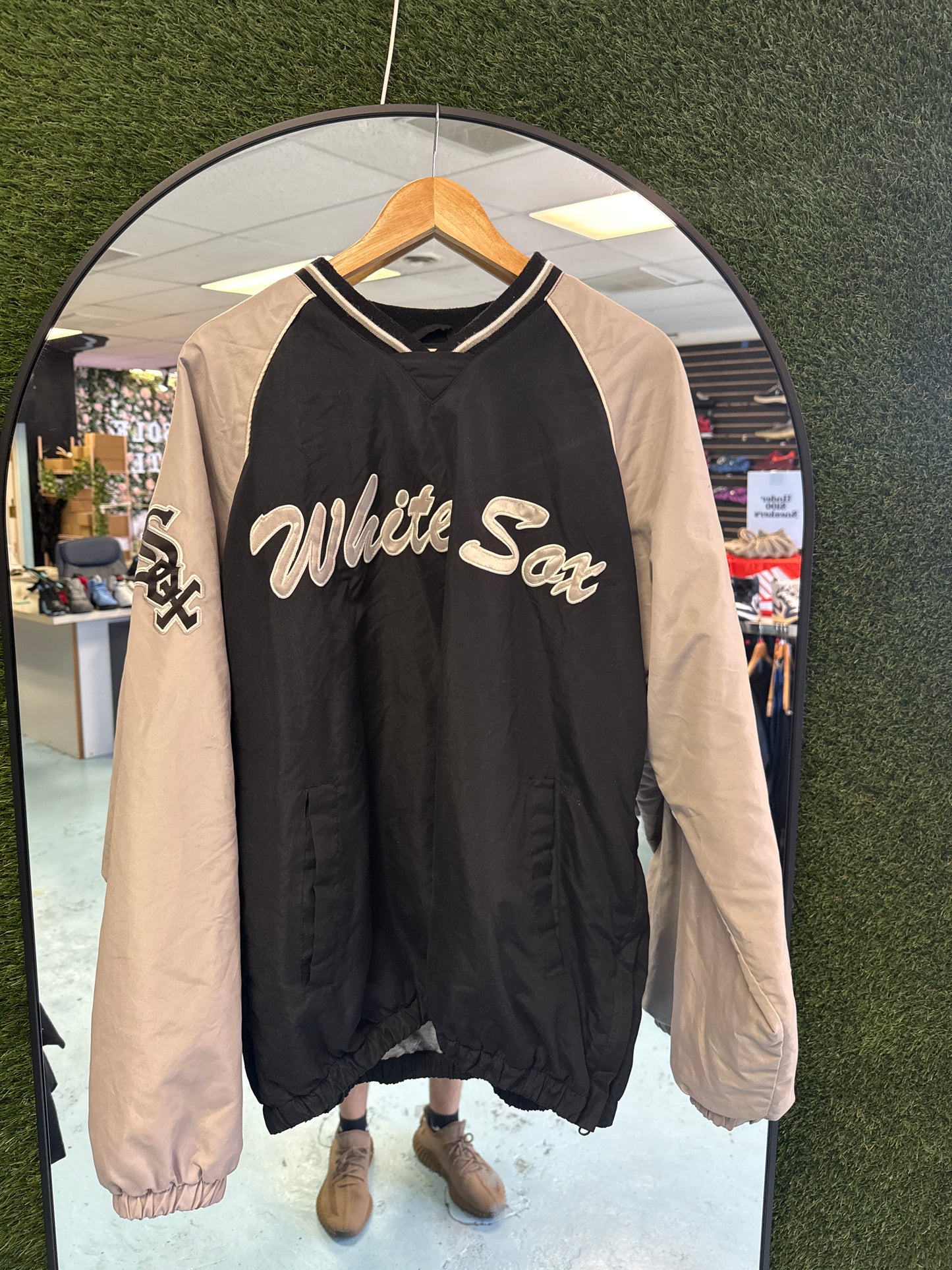 Size Large White Sox’s Jackets Pre-Owned