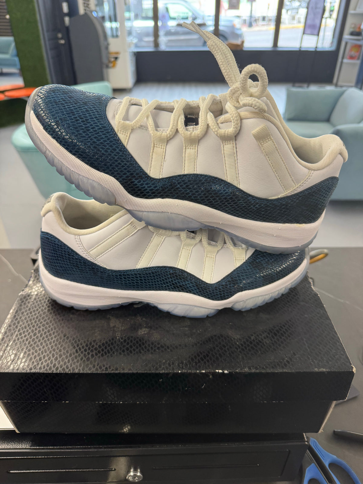 Jordan 11 Retro Low Snake Navy (2019)
