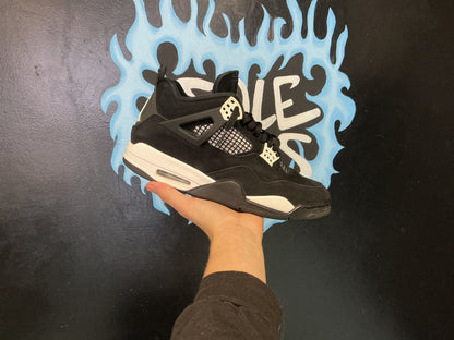 Size9.5 Jordan 4 Retro White Thunder Preowned/w Box