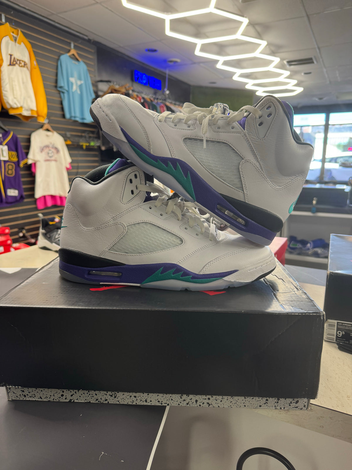 Jordan 5 Retro Grape (2025)