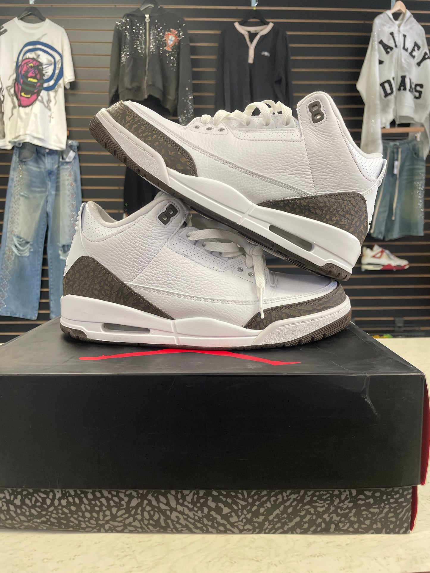 Size9.5 Jordan 3 Mocha Pre Owned/W Box