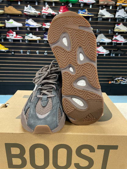 Size10 Yeezy 700 Used Box