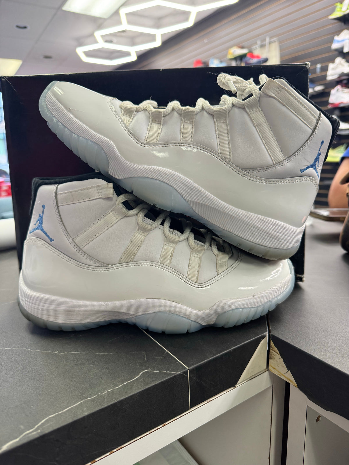 Jordan 11 Retro Legend Blue (2024)