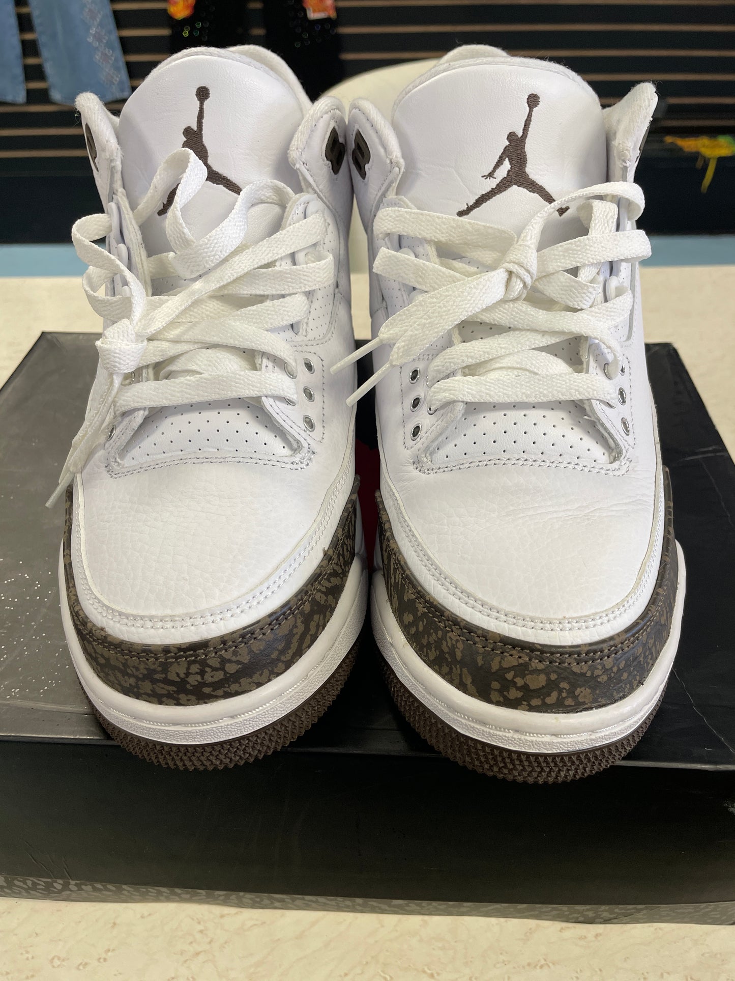 Size9.5 Jordan 3 Mocha Pre Owned/W Box