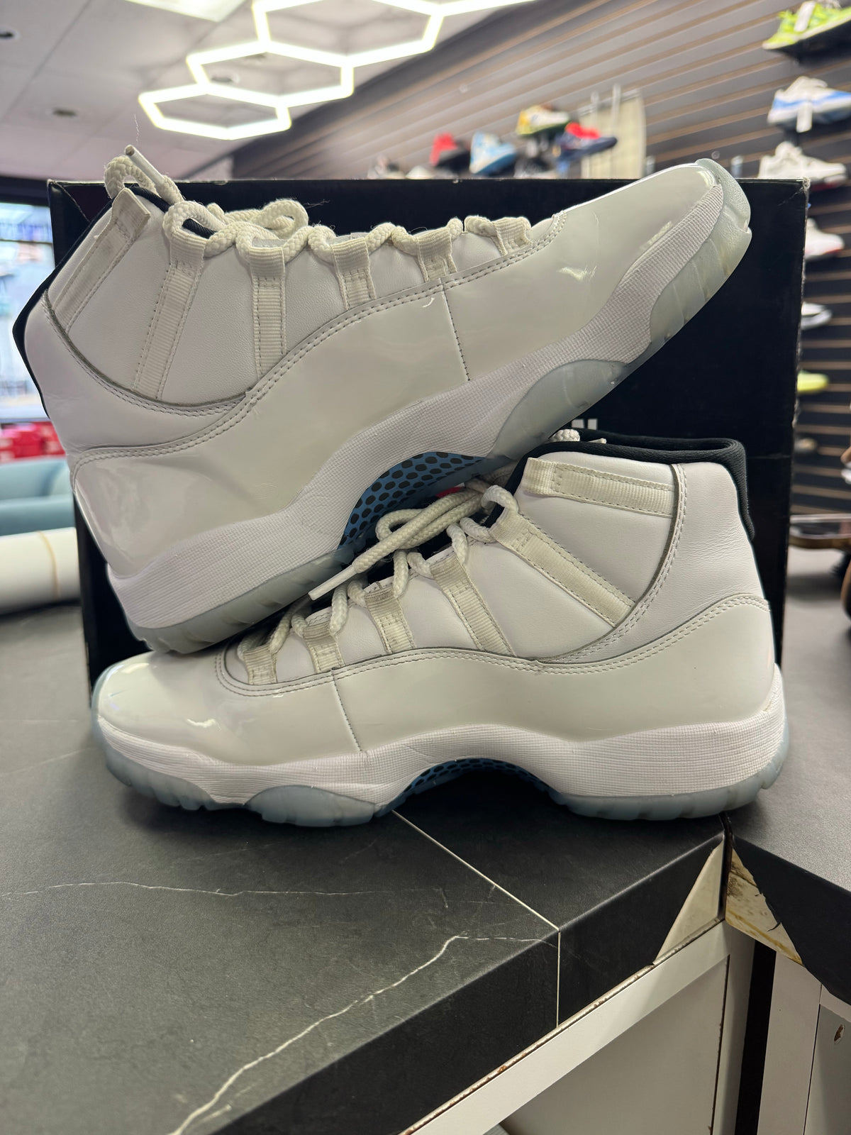 Jordan 11 Retro Legend Blue (2024)