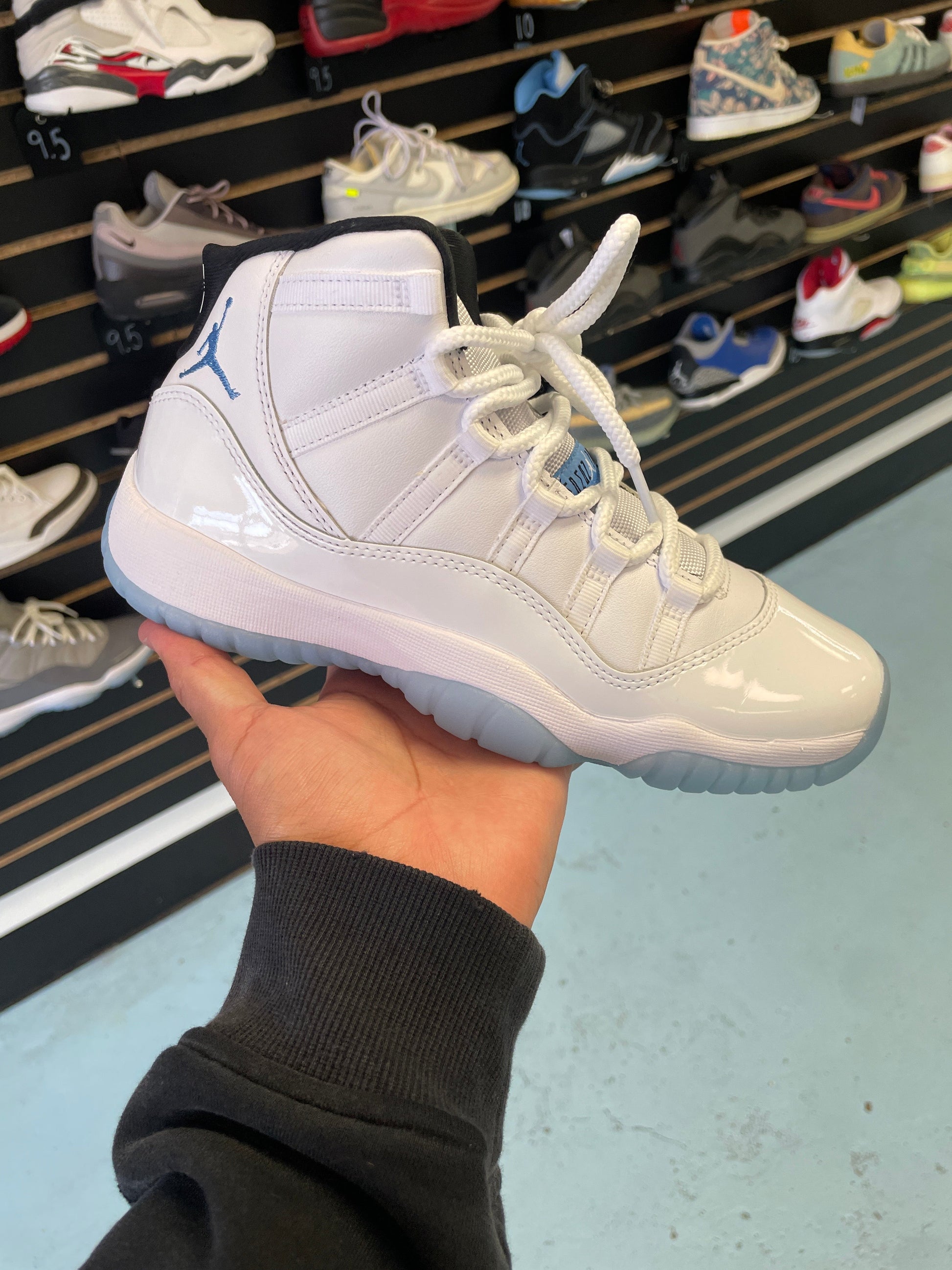 Jordan 11 Retro Legend Blue (2024)