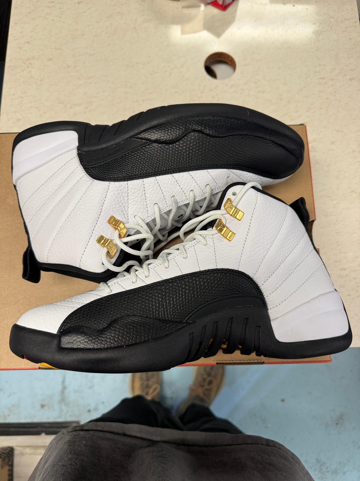 Size9.5 Jordan 12 Retro Taxi’s Pre-Owned Og-All