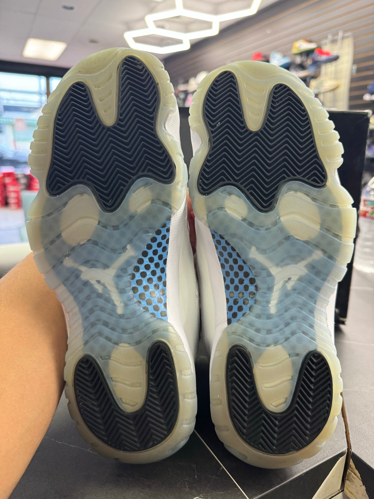 Jordan 11 Retro Legend Blue (2024)
