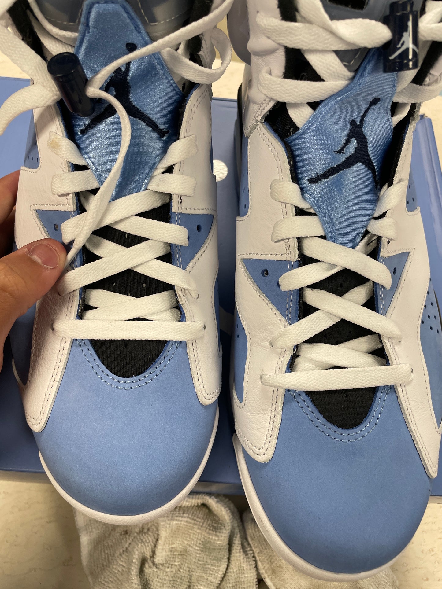 Size12 Jordan 6 UNC Pre Owned/W Box