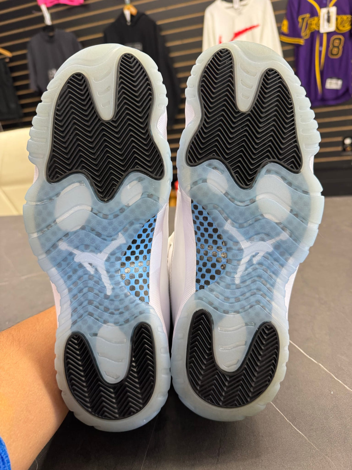 Jordan 11 Retro Legend Blue (2024)