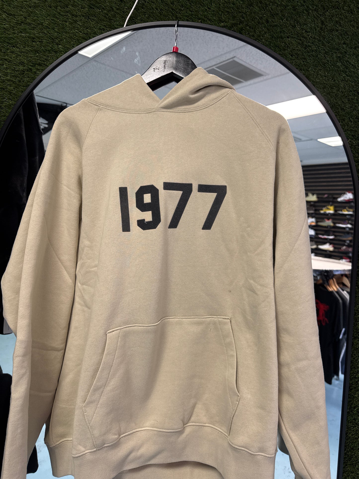 Size L 1977 Essentials Hoodie Wheat New