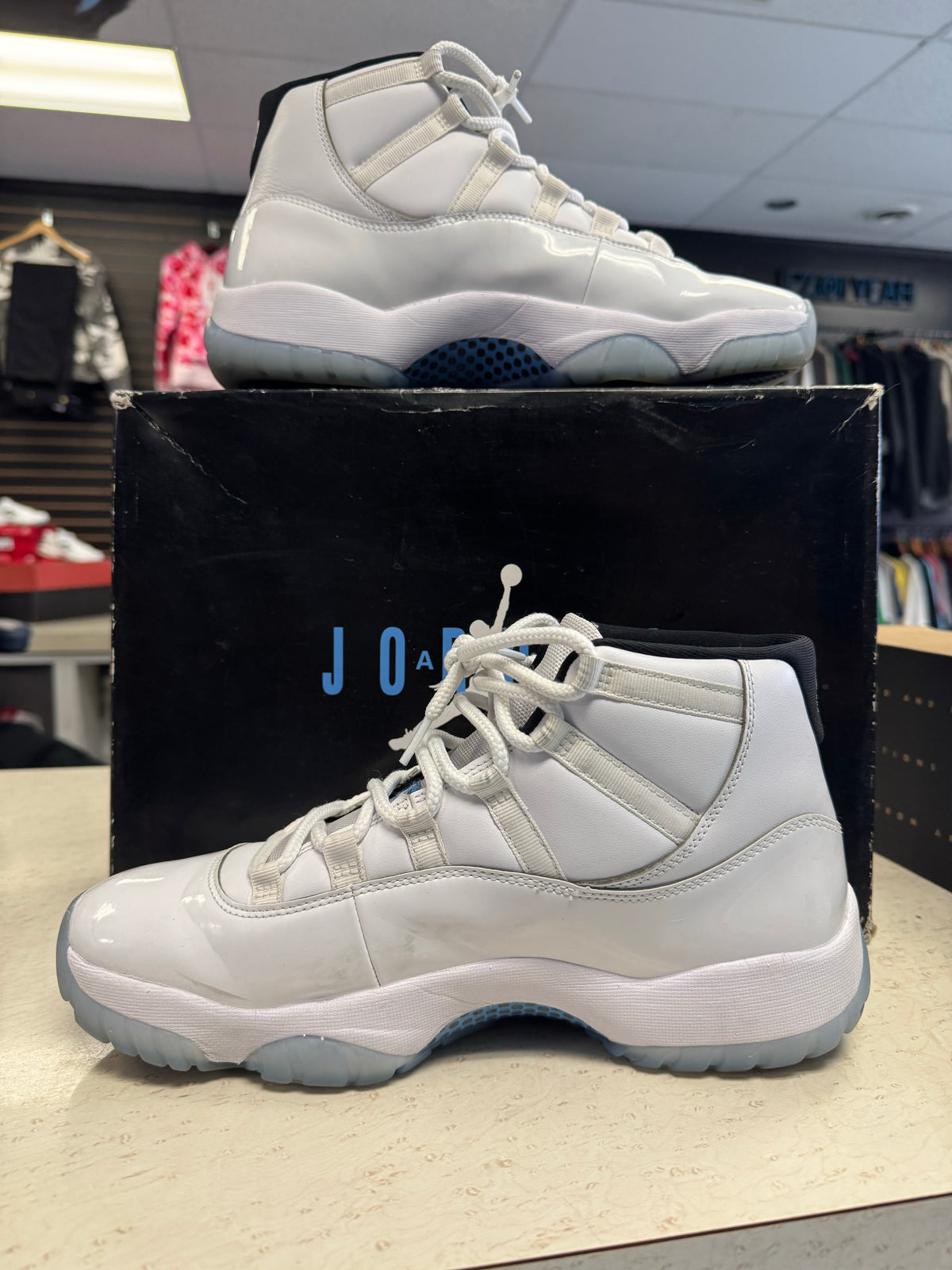 Jordan 11 Retro Legend Blue (2024)