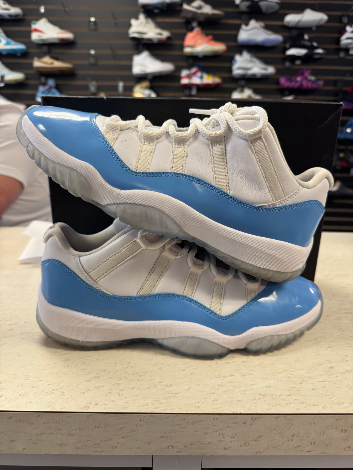 Jordan 11 Retro Low University Blue (2017)
