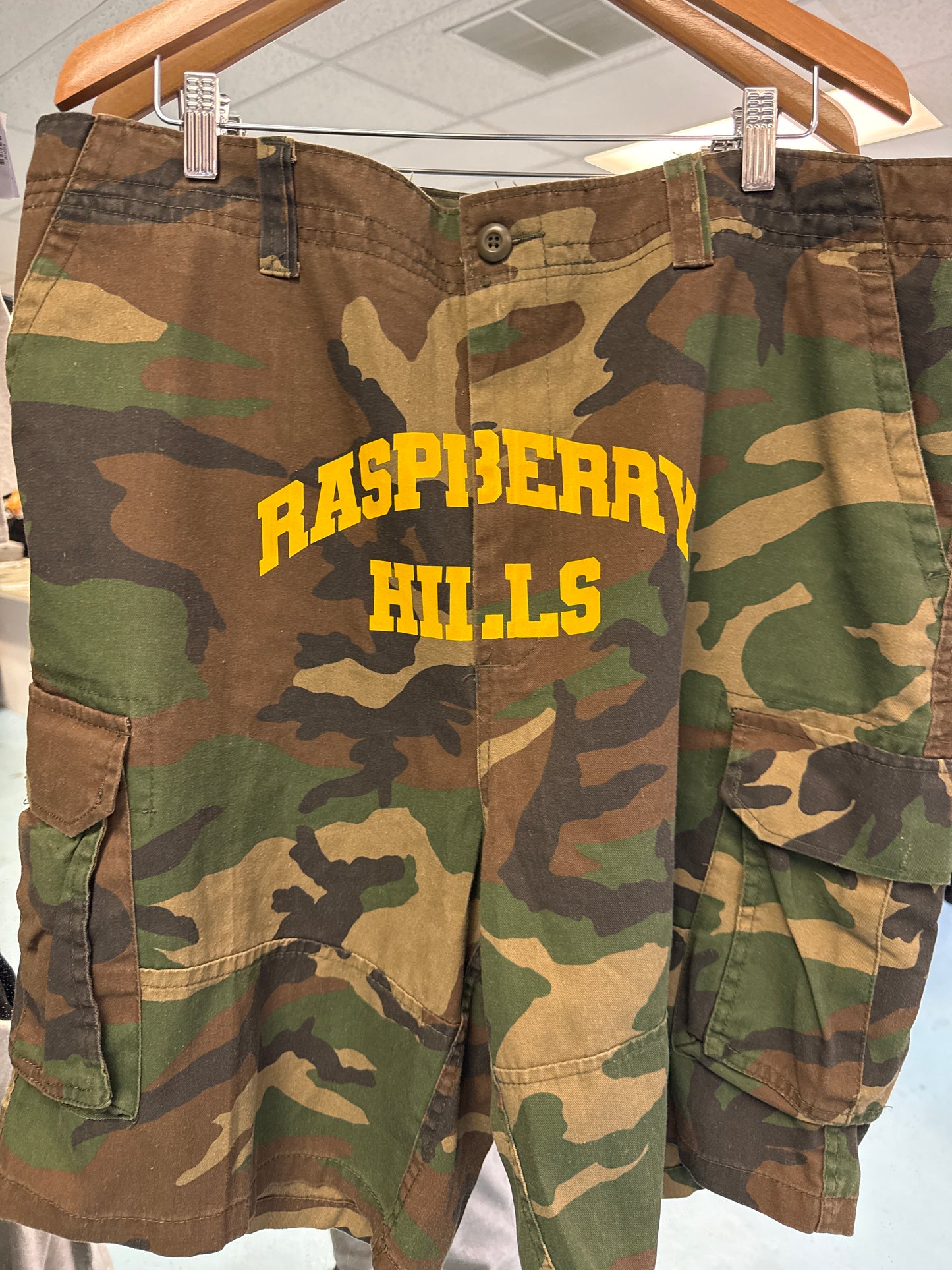 Size XL Raspberry Hills Pre Owned Shorts