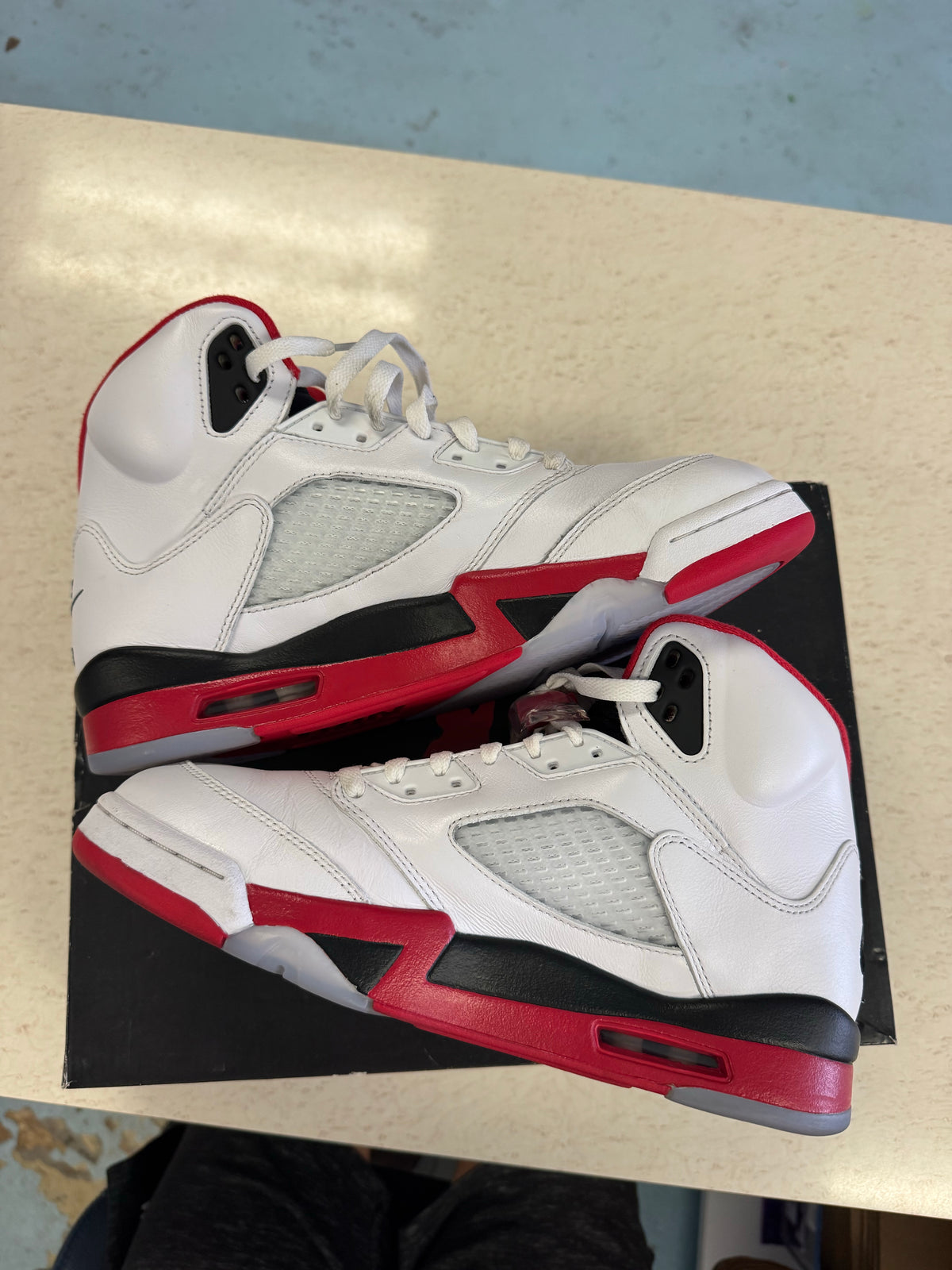 Jordan 5 Retro Fire Red Black Tongue (2025)
