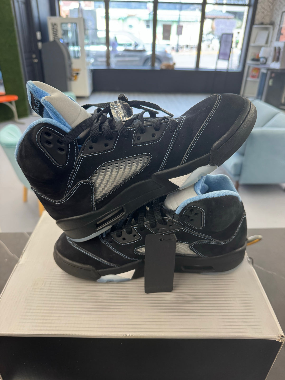 Jordan 5 Retro Black University Blue (2026)
