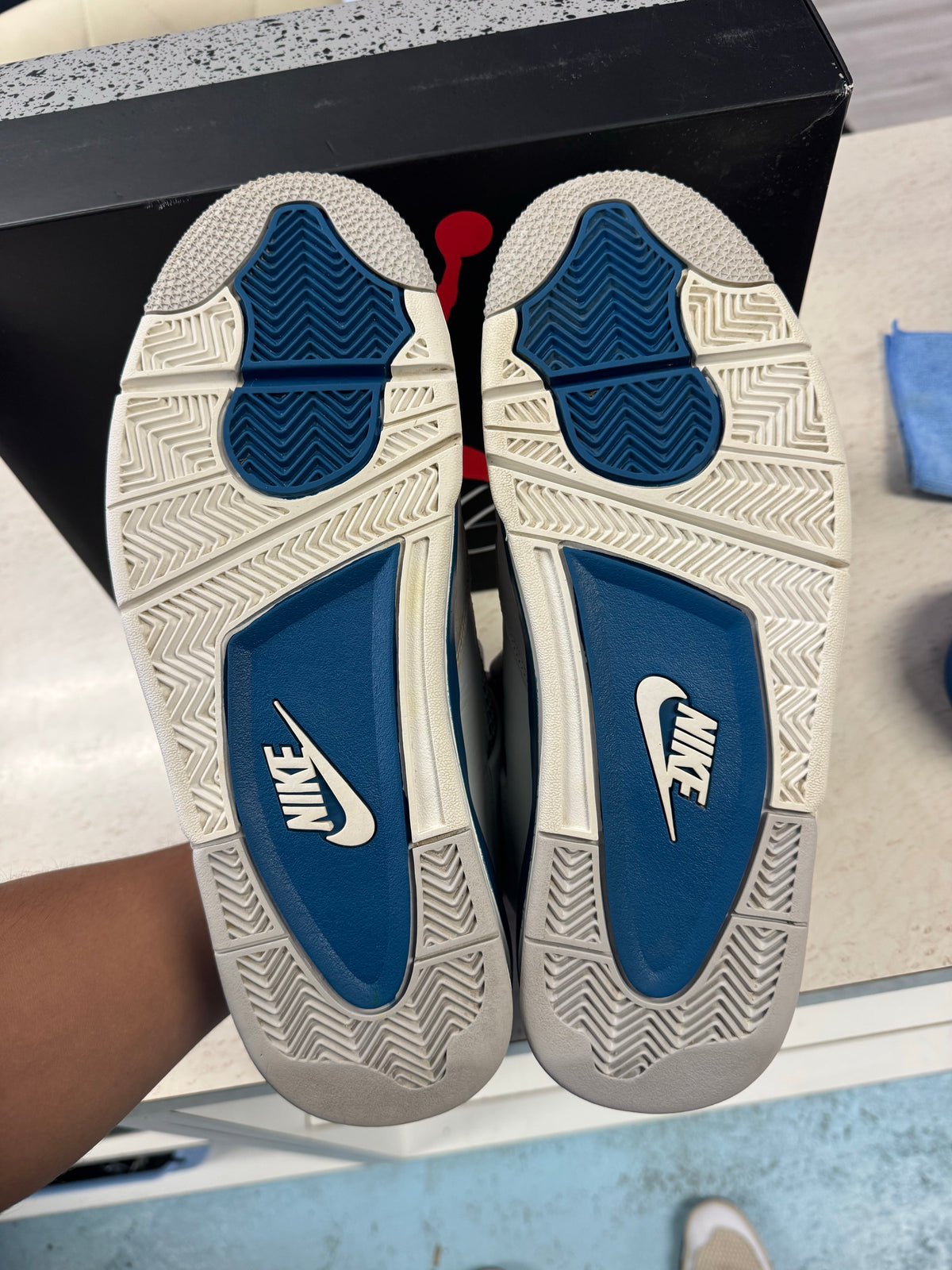 Jordan 4 Retro Military Blue (2024)