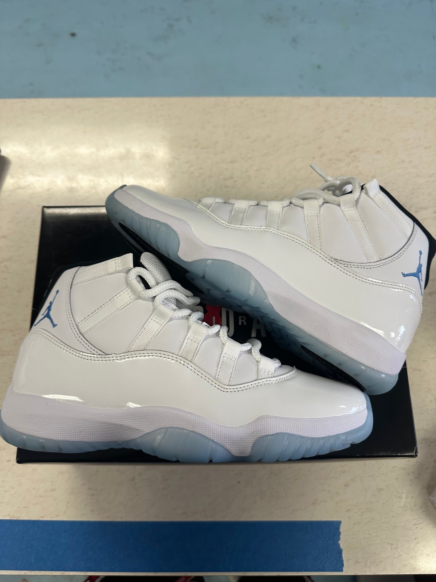 Size8 Jordan 11 Legend Blue Pre Owned With Box