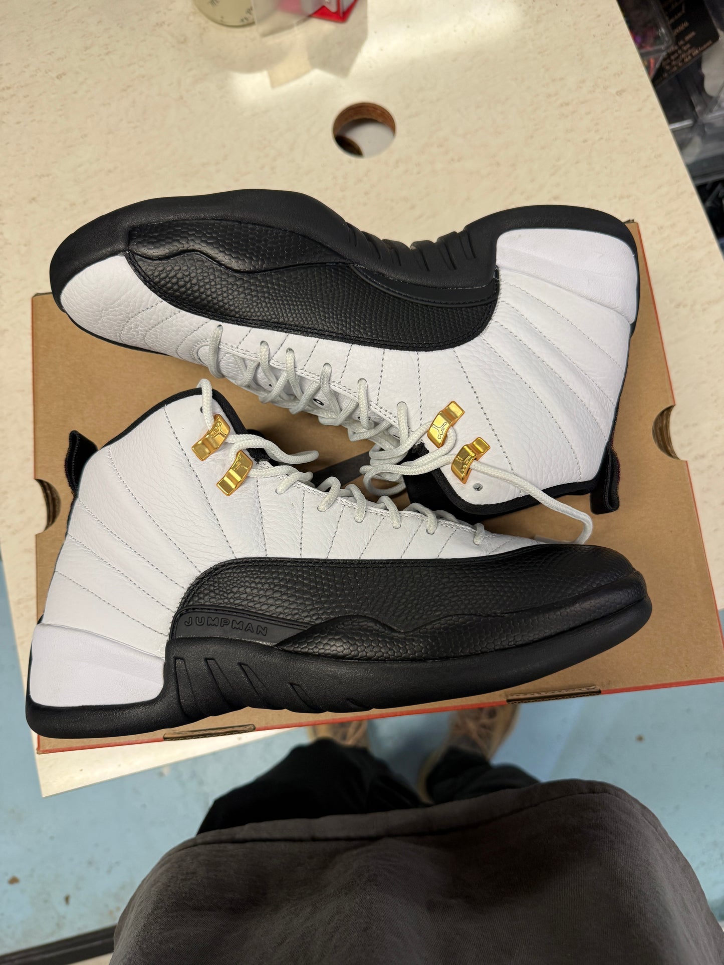 Size9.5 Jordan 12 Retro Taxi’s Pre-Owned Og-All