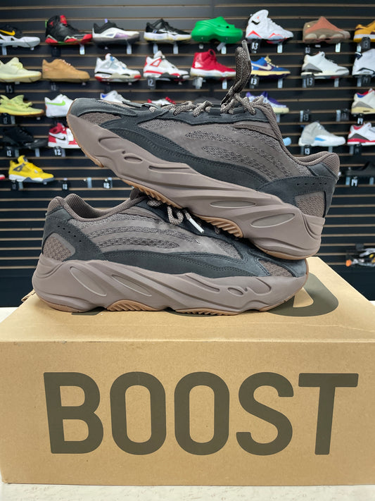 Size10 Yeezy 700 Used Box
