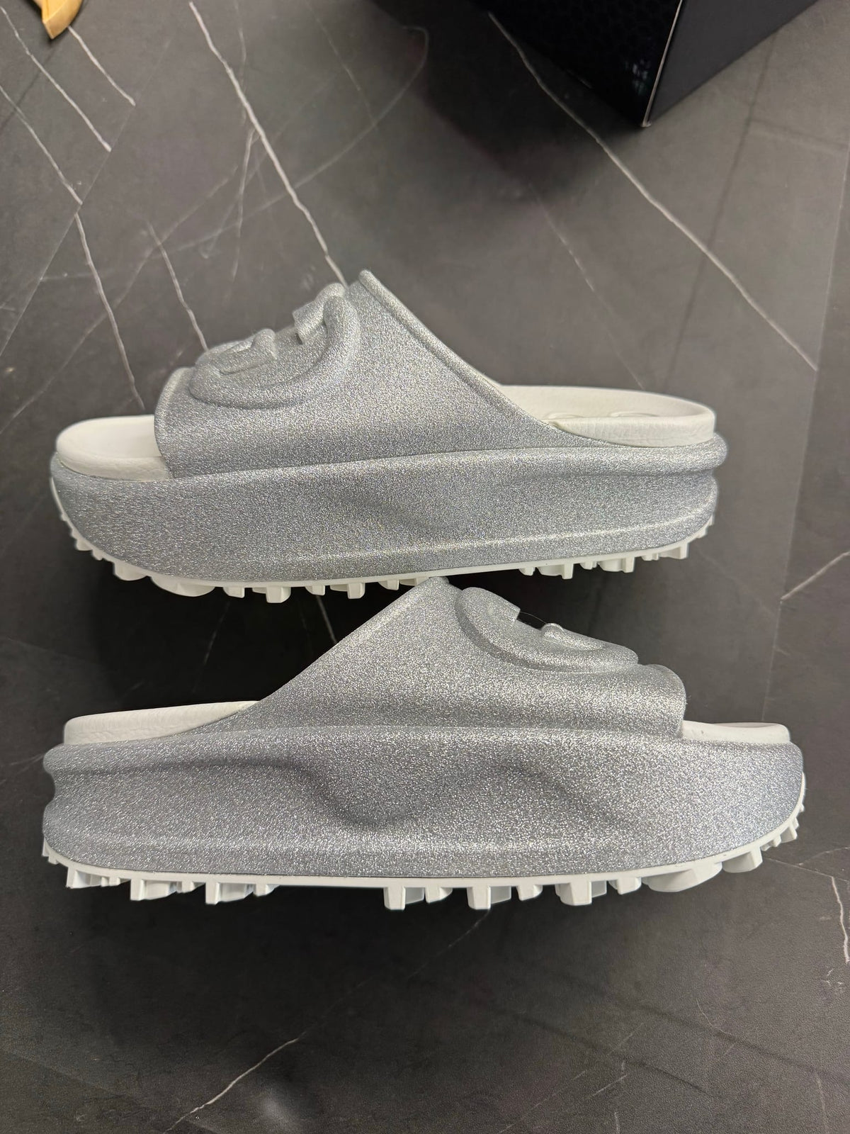 Gucci Interlocking G Slide Metalic Silver (Women's)