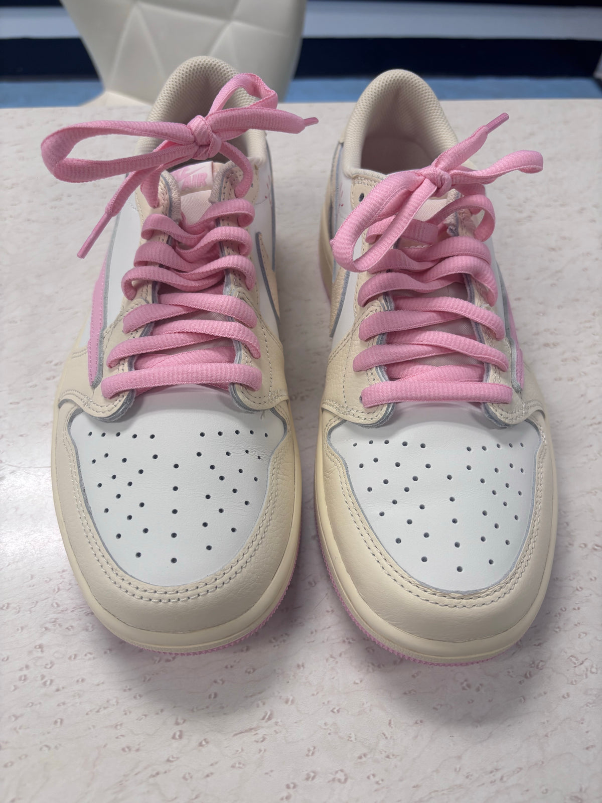 Jordan 1 Retro Low OG SP Travis Scott Shy Pink