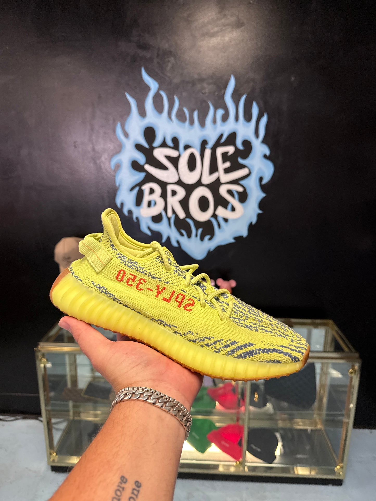 Size9 Yeezy 350 Semi Frozen Pre Owned Og all