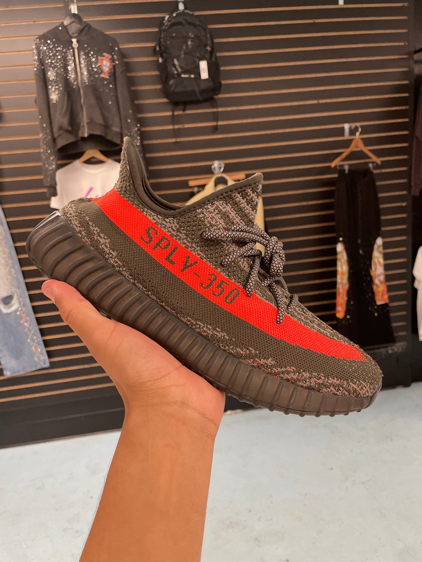 Size10 Yeezy 350 V2 Carbon Beluga Pre Owned/W Box