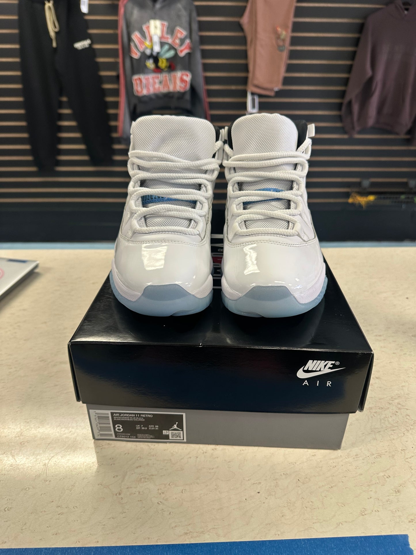 Size8 Jordan 11 Legend Blue Pre Owned With Box