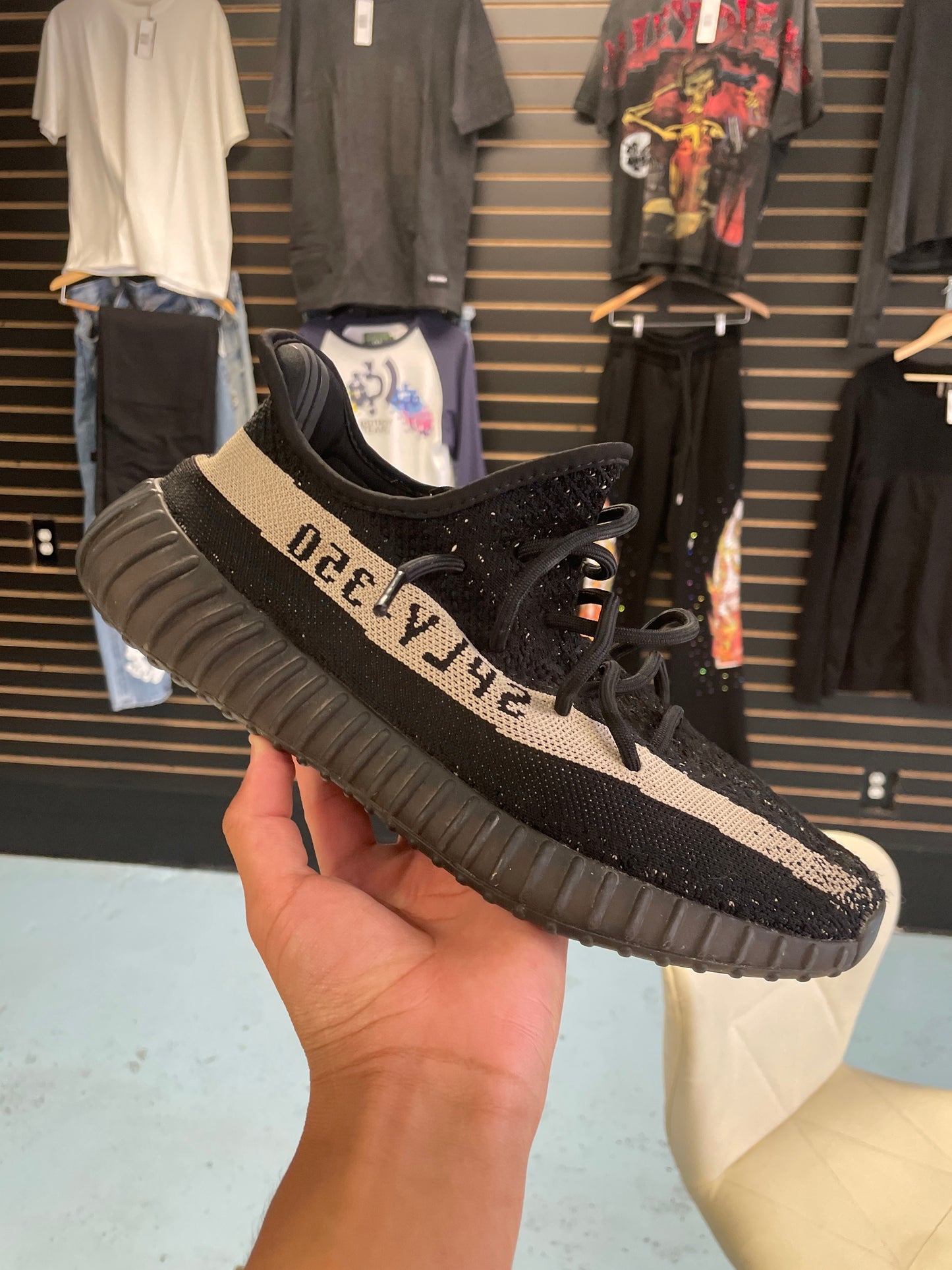 Size10.5 Yeezy 350 V2 Oreo Pre Owned/No Box/No Insoles
