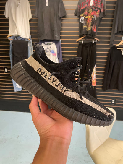 Size10.5 Yeezy 350 V2 Oreo Pre Owned/No Box/No Insoles