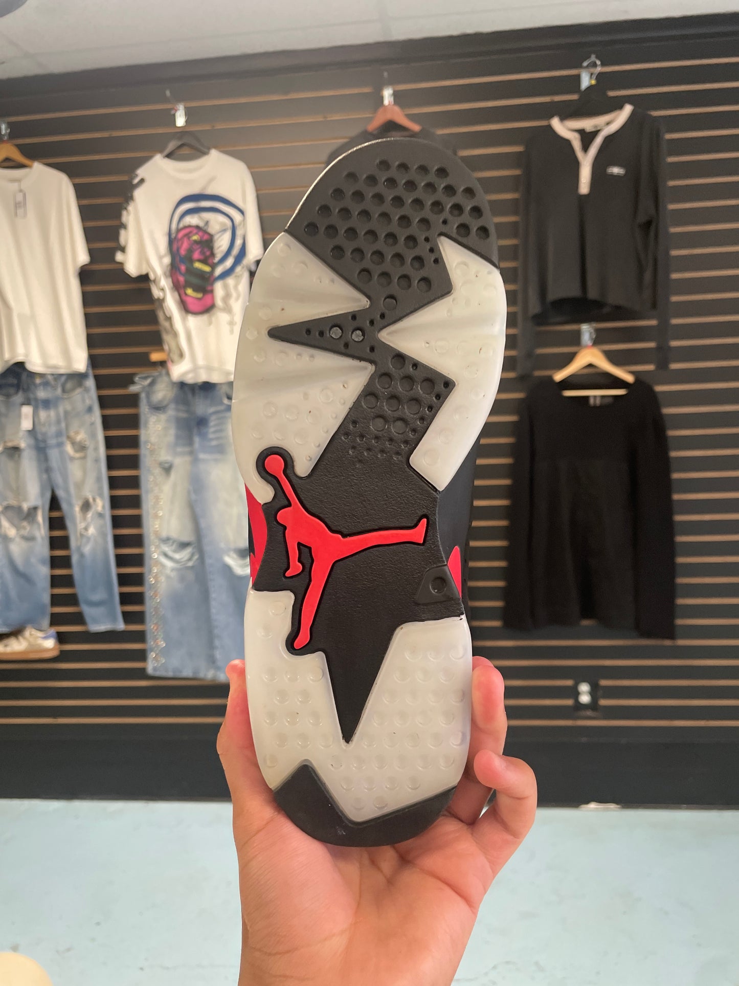 Size8.5 Jordan 6 Infrared Pre Owned/W Box