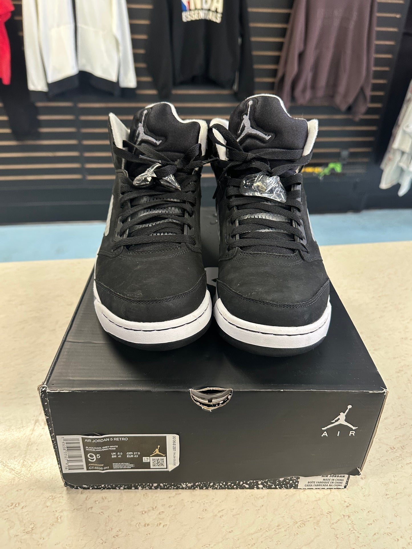 Size9.5 Jordan 5 Oreo Pre Owned With Box
