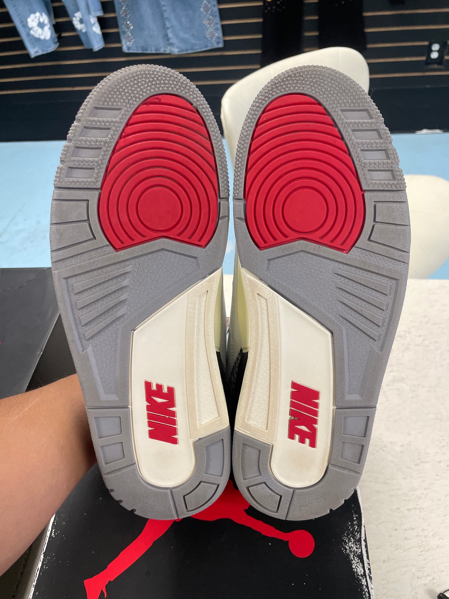 Size9 Jordan 3 White Cement Pre Owned/W Box
