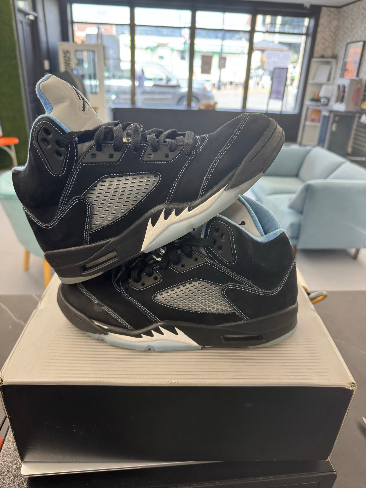 Jordan 5 Retro Black University Blue (2026)