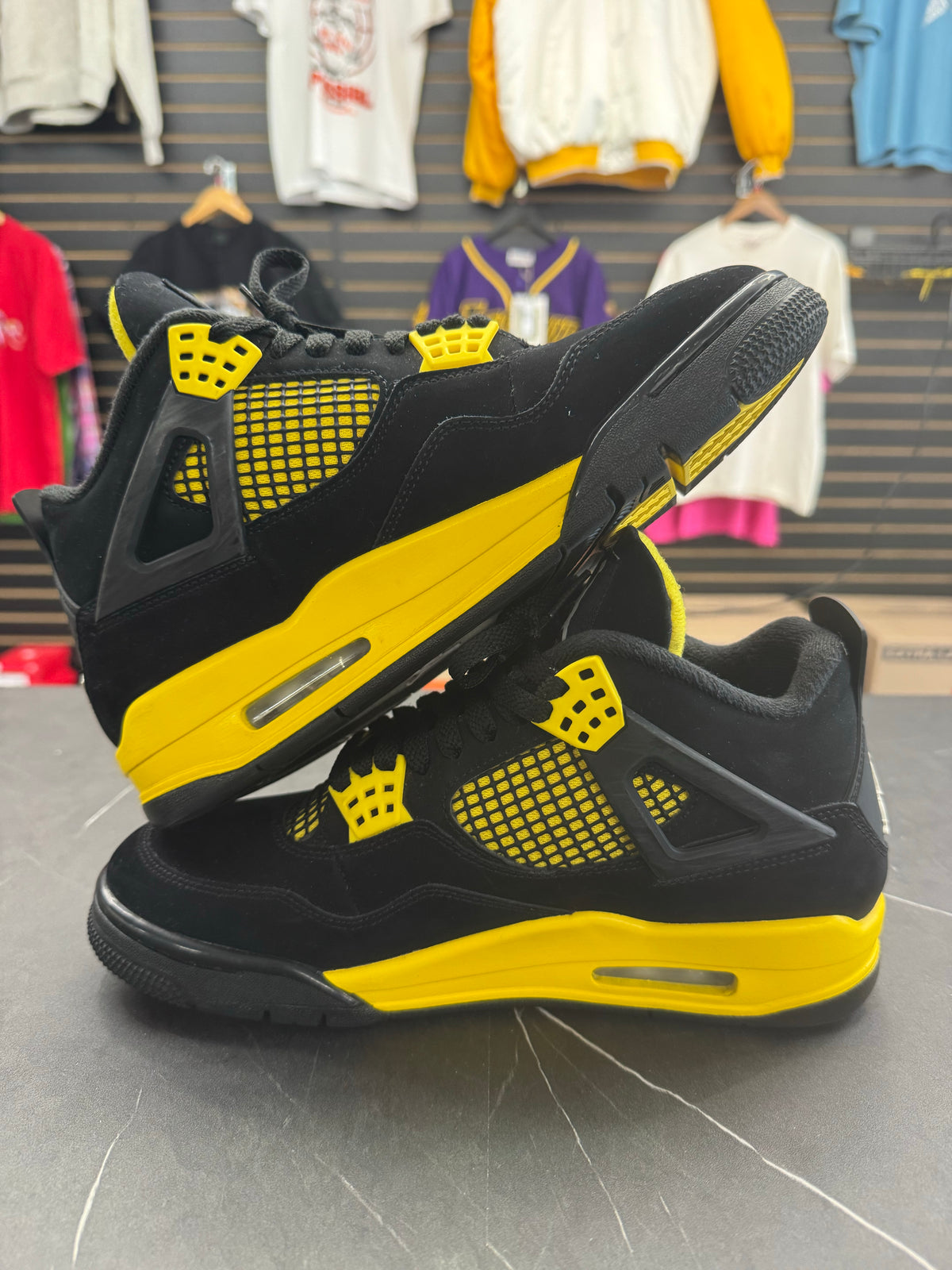 Jordan 4 Retro Thunder (2023)