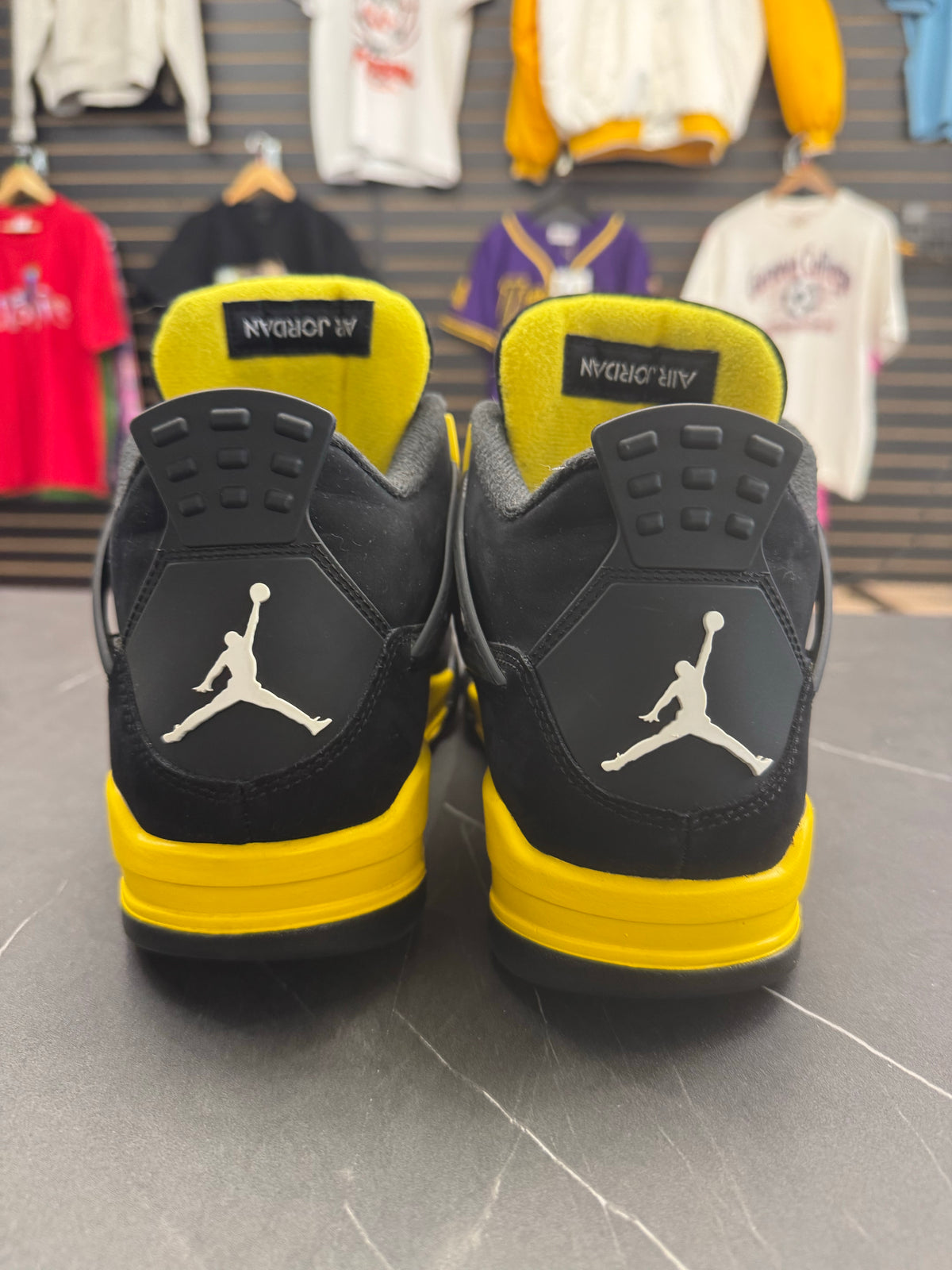 Jordan 4 Retro Thunder (2023)