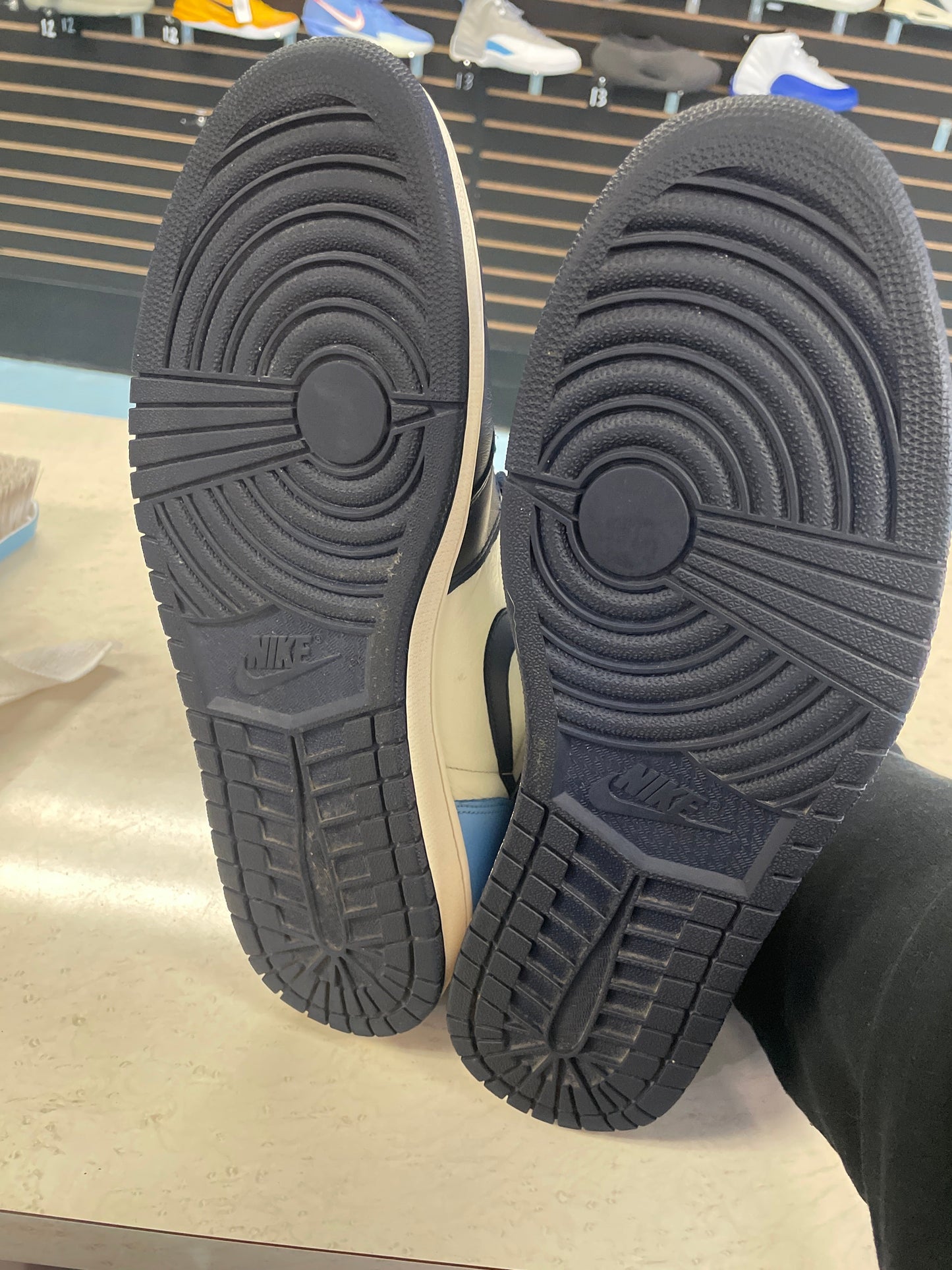 Jordan 1 Retro High Obsidian