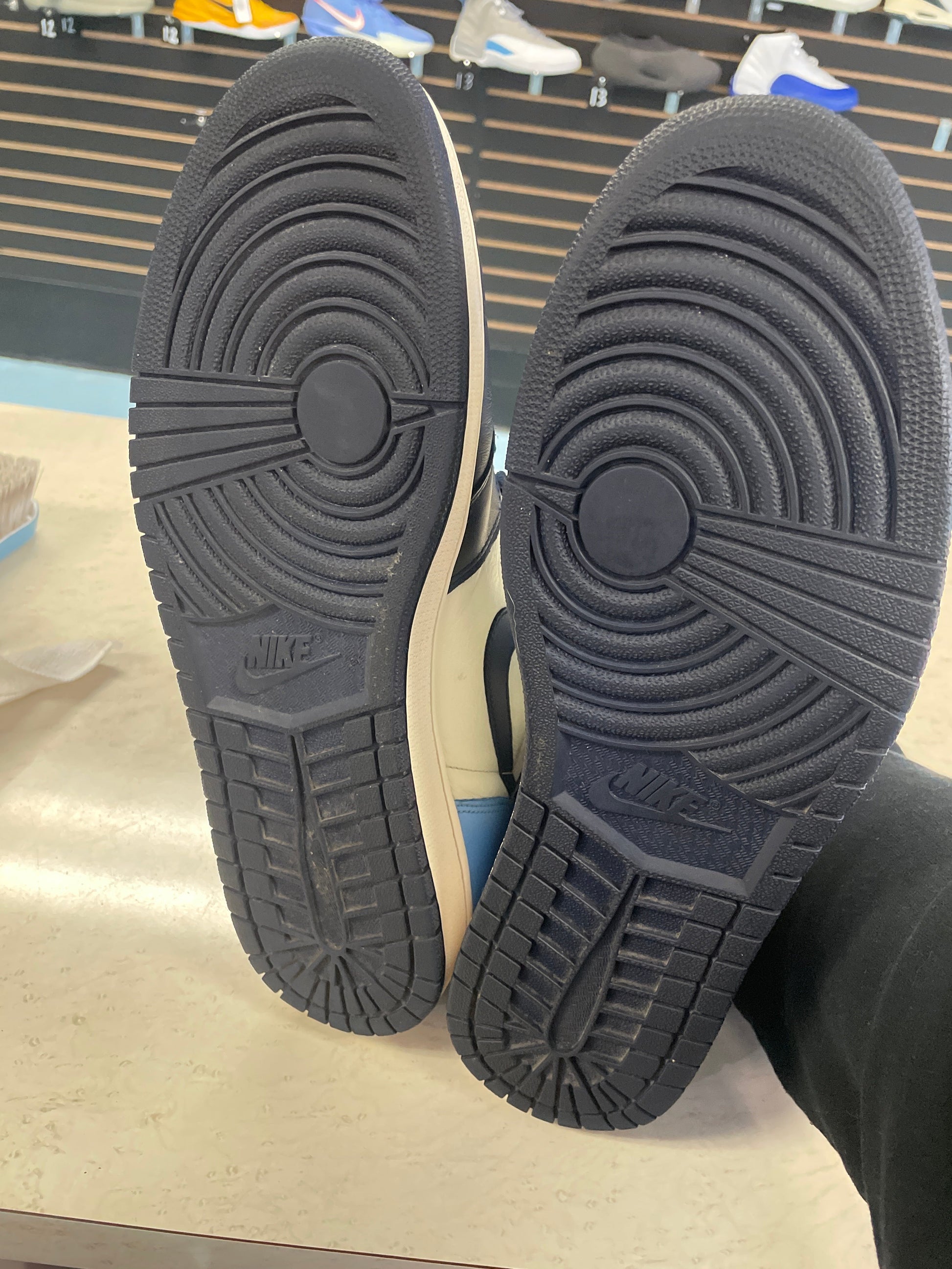 Jordan 1 Retro High Obsidian