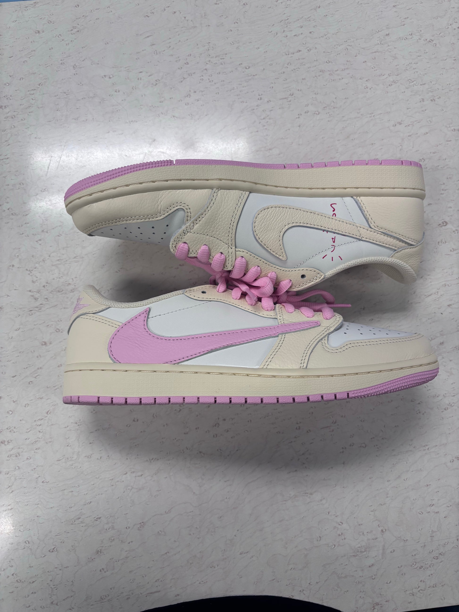 Jordan 1 Retro Low OG SP Travis Scott Shy Pink
